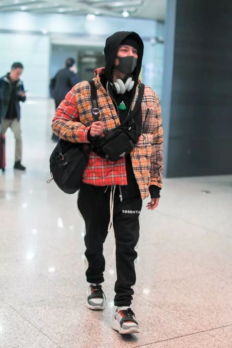 陈坤穿搭风格,怎样穿搭才减龄男