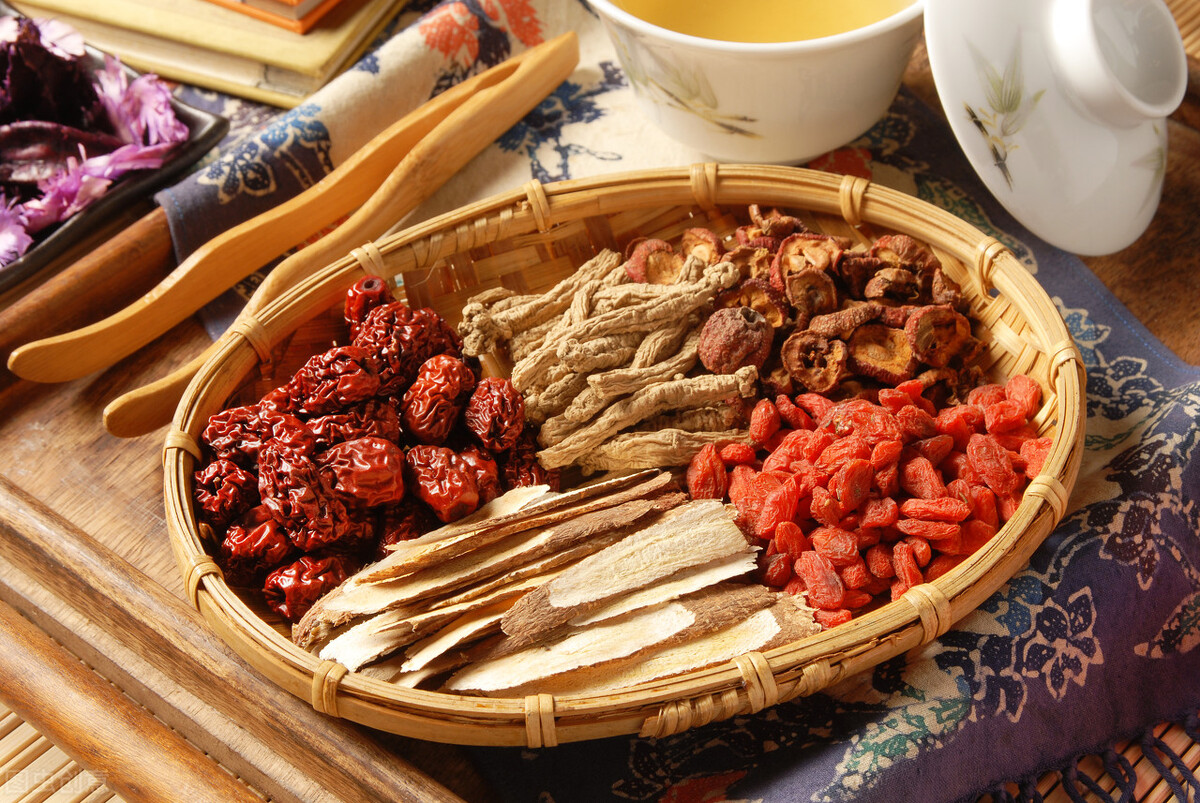 陶瓷锅和铁锅熬中药有啥区别,中药电砂锅怎么熬中药