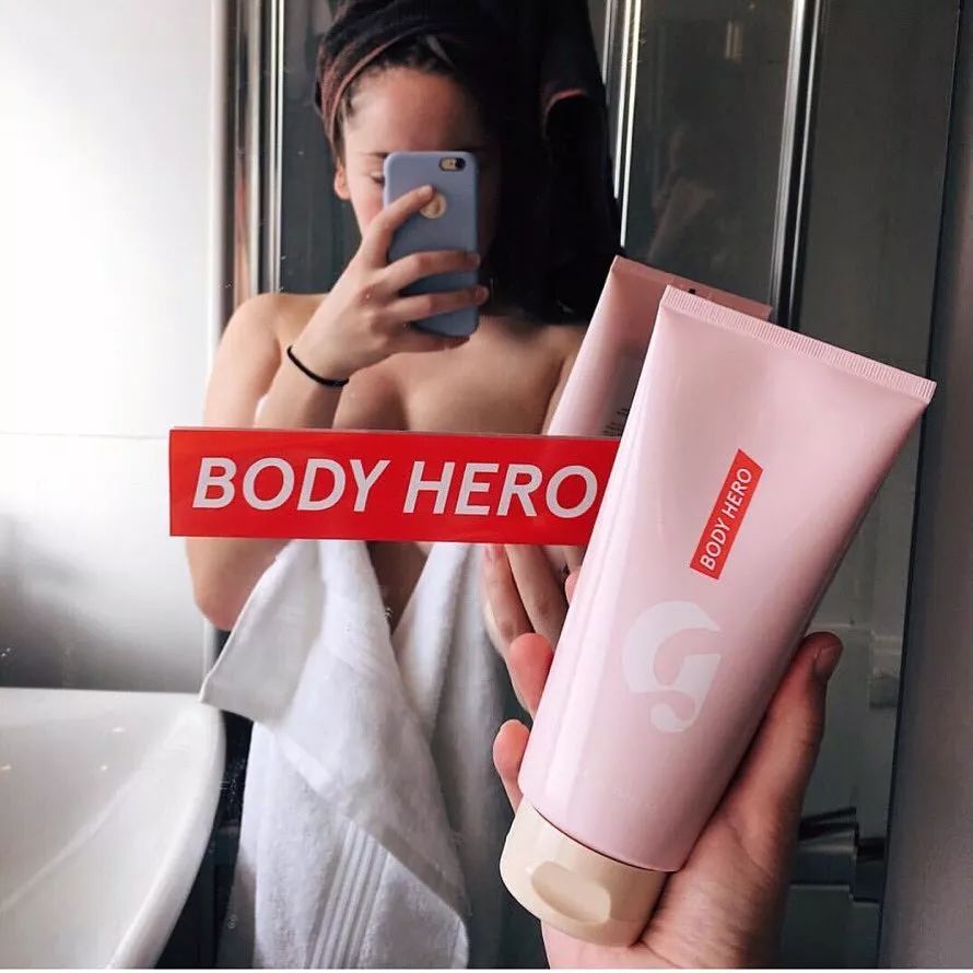 全网爆火彩妆,supreme粉底液