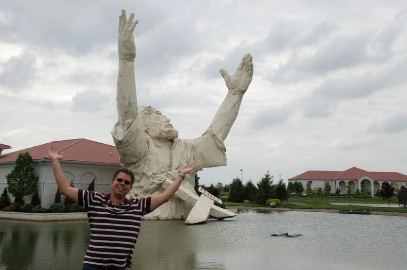 看见巨大的雕像就害怕,看到巨大的佛像会恐惧