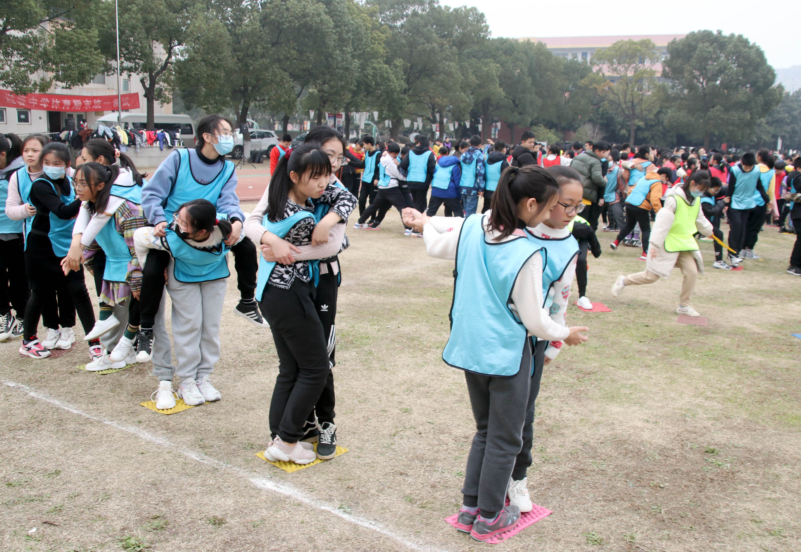苏州吴中区迎春中学开展“拓展训练进校园素质教育显身手”活动