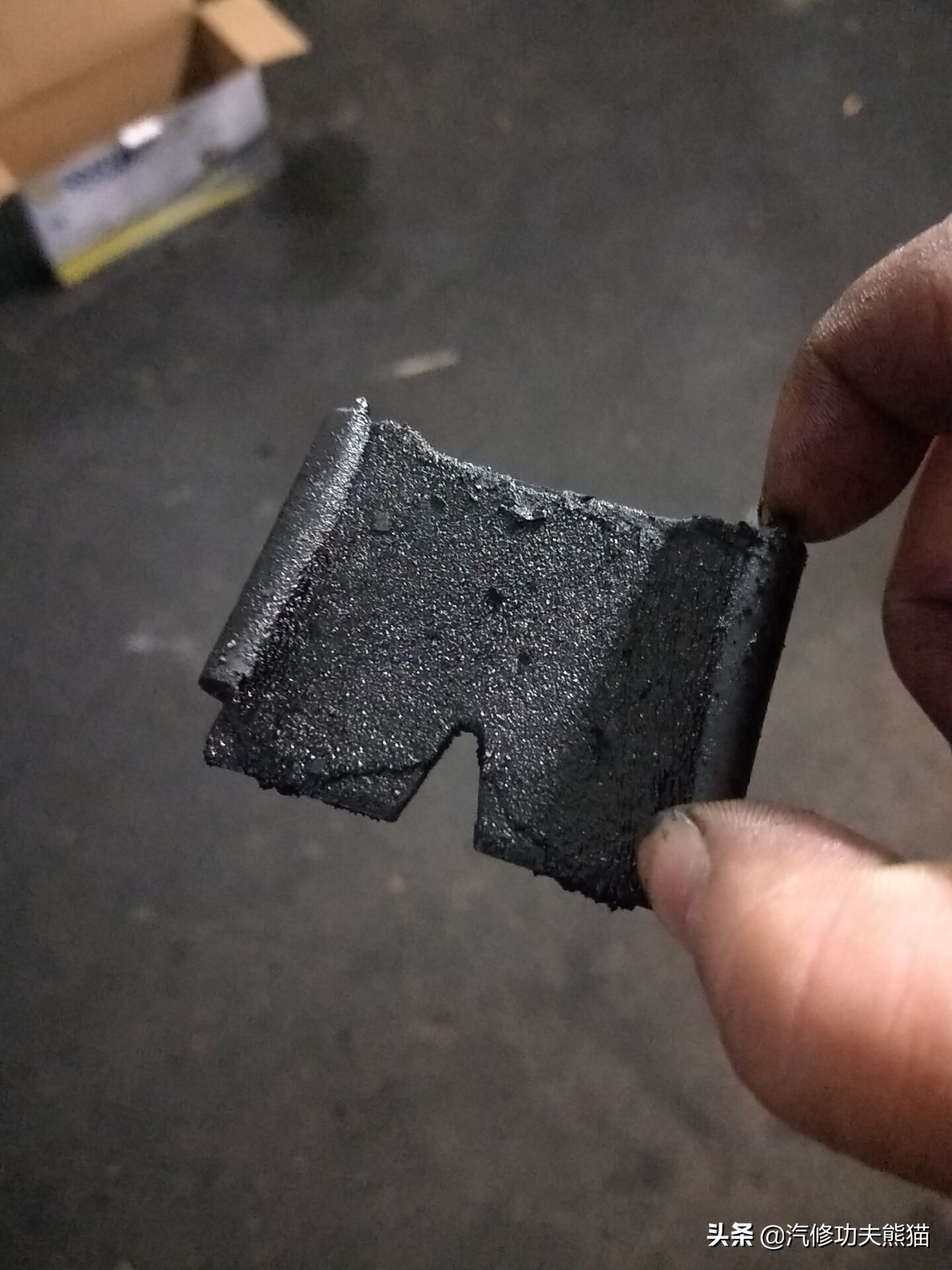 奥迪q3治理烧机油,奥迪q3烧机油多少公里正常