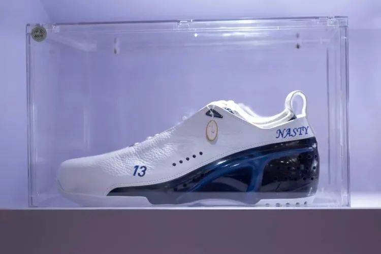 376双鞋,拍出718万人民币!炒鞋圈到底有多疯狂?