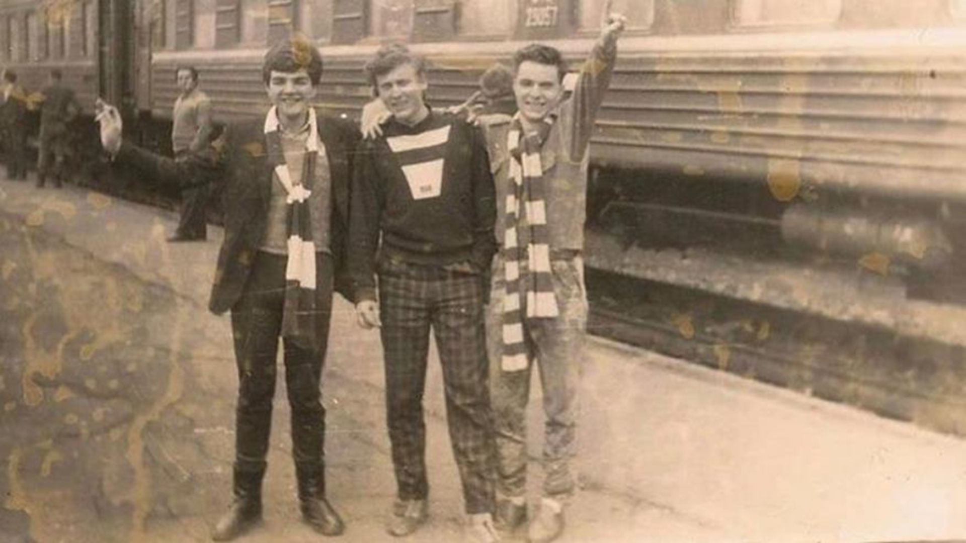 俄罗斯足球迷疯狂时刻,俄罗斯足球大战视频