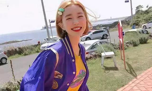 发卡这样戴发型蓬松又好看,时尚发箍怎么戴好看可以遮白发