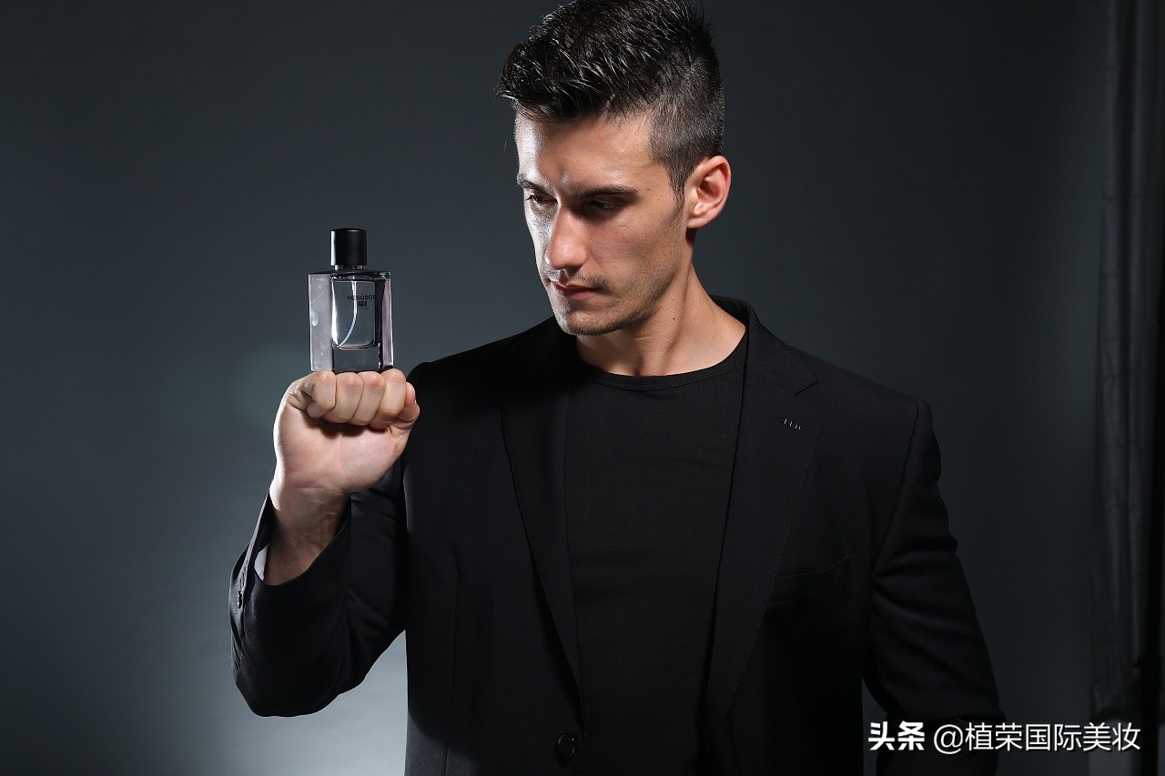 男士涂香水的正确方法,男士香水怎么用正确