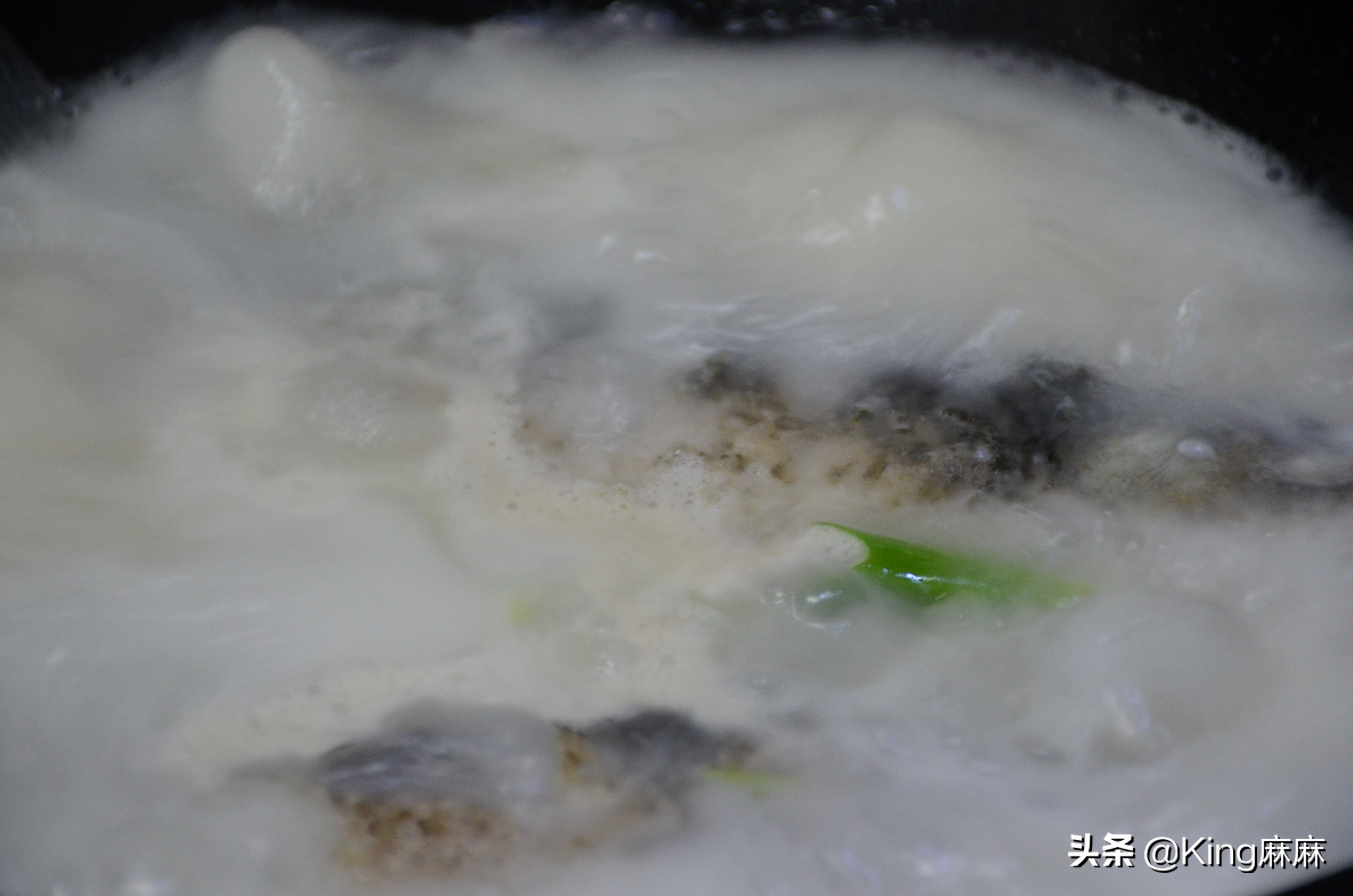 炖鱼汤到底去不去鱼鳞片,炖鱼汤只炖鱼要炖多久