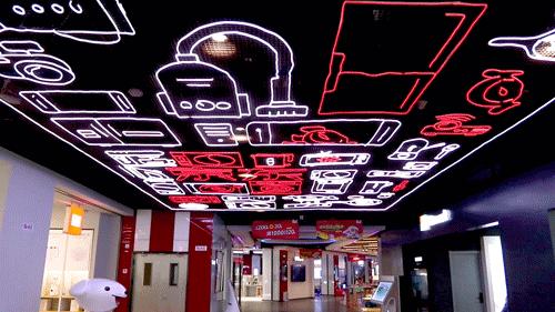 快来感受新潮澎湃，一起前往京东超体购痛快