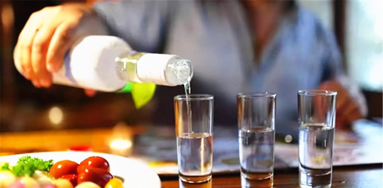 喝了酒容易打瞌睡是怎么回事,喝了酒就嗜睡是什么原因