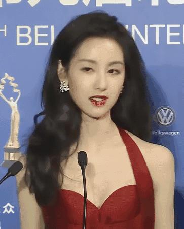 比较火的女明星发型搭配,女明星造型心机发型