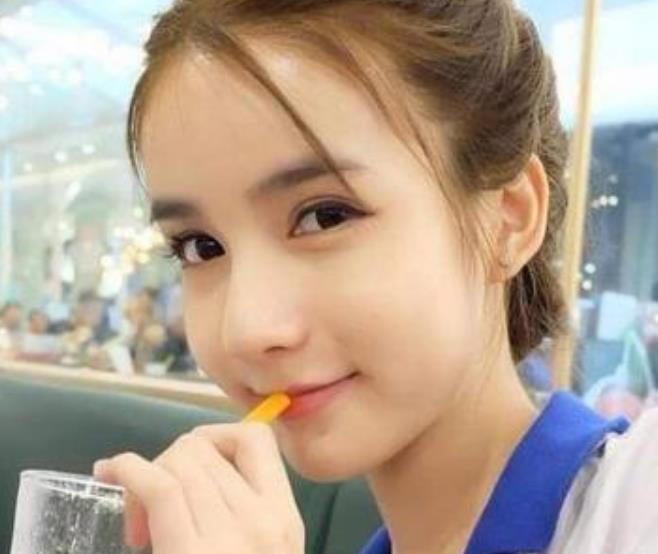 泰国人妖表面光鲜亮丽,但是以“寿命”为代价,整个过程难以忍受