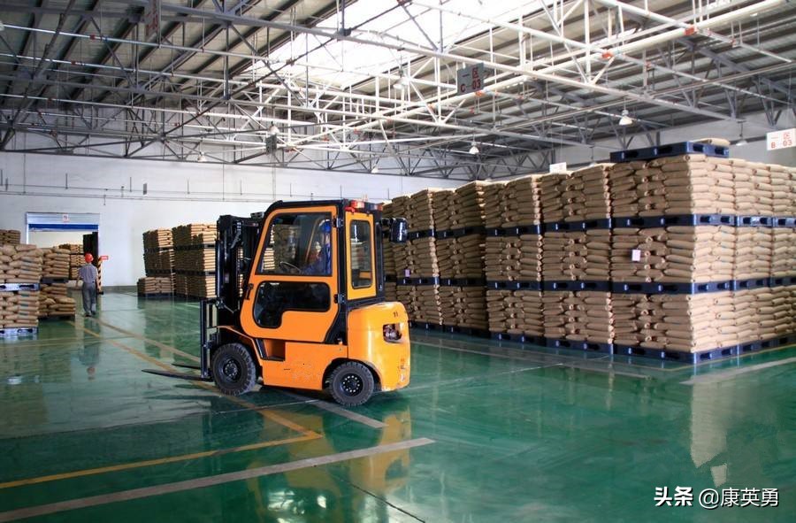 它靠“山寨”年营收200亿，致力追赶娃哈哈，30年终成首富