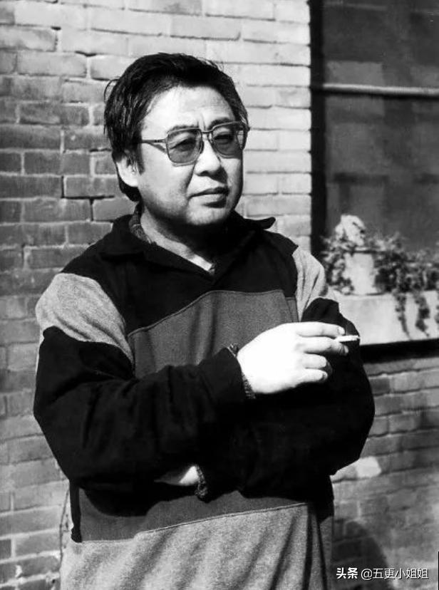 一位文坛大师辞世,一个著名的小说家去世了