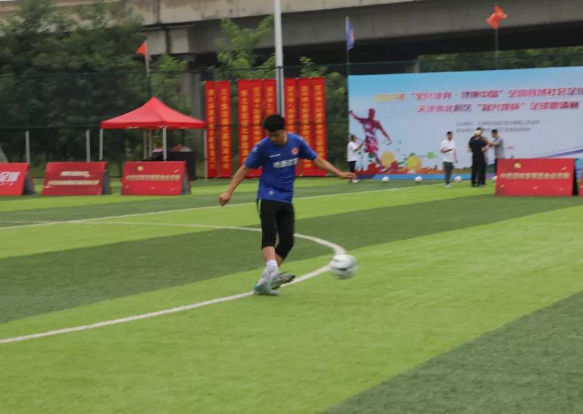 八支足球队,八支青少年足球队齐聚江城