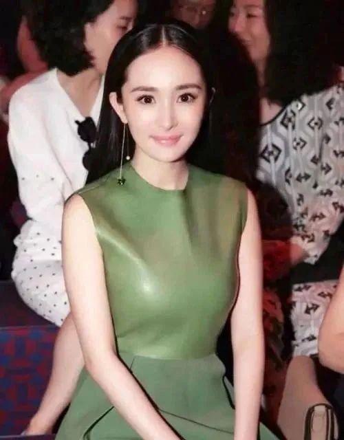 胸比较大的女生怎么显瘦,胸大胳膊粗小肚子穿什么裙子显瘦