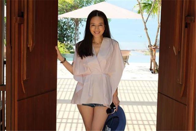 泰国女首富伍伦盼足球,泰国女足总经理伍伦盼写真