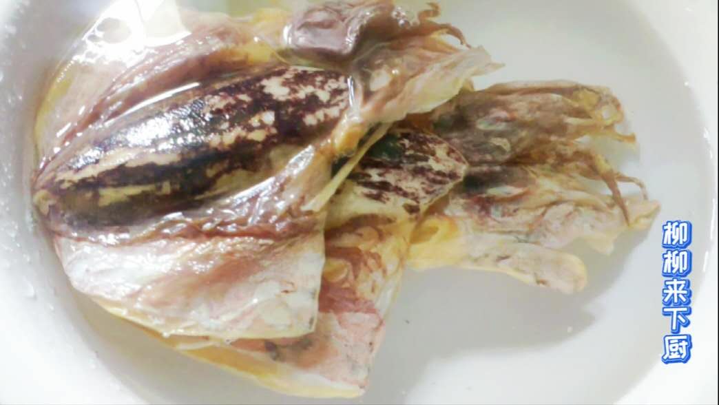 墨鱼干炒芹菜橙子,芹菜炒墨鱼干家常做法