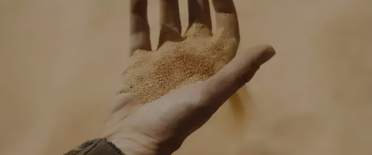 沙丘经典画面,沙丘最早版本是哪一年