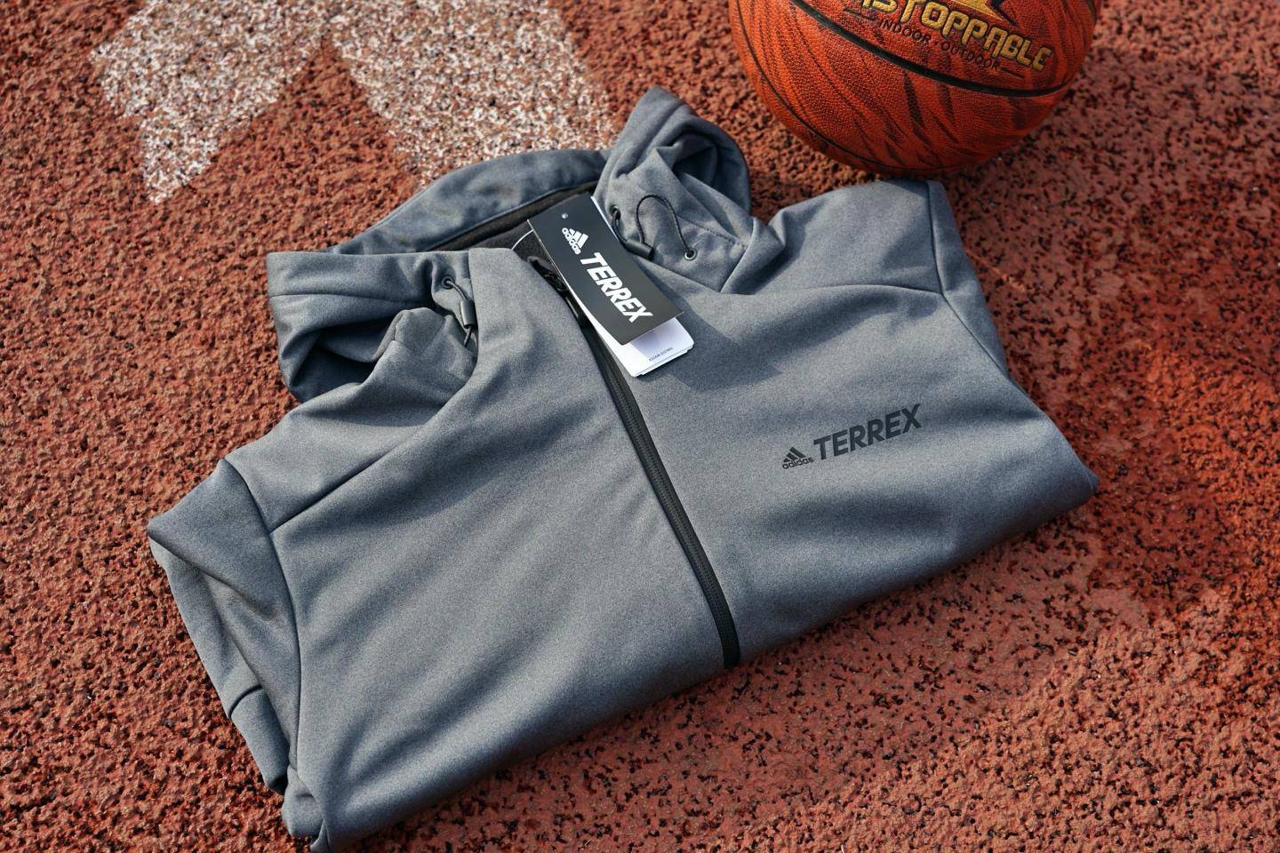 adidas连帽夹克男款白色,阿迪达斯terrex外套夹克