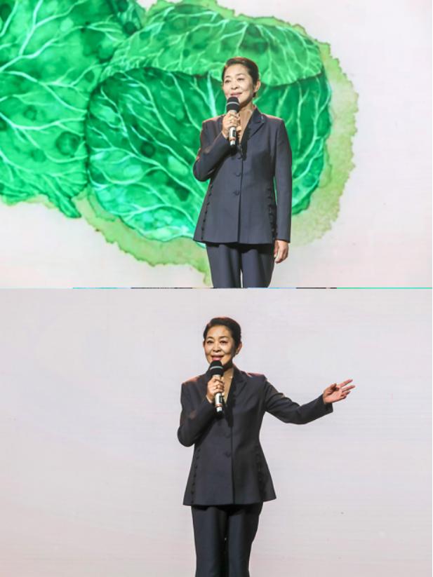 60岁倪萍现身活动穿套装姿态端庄,60岁倪萍穿休闲大衣优雅时尚