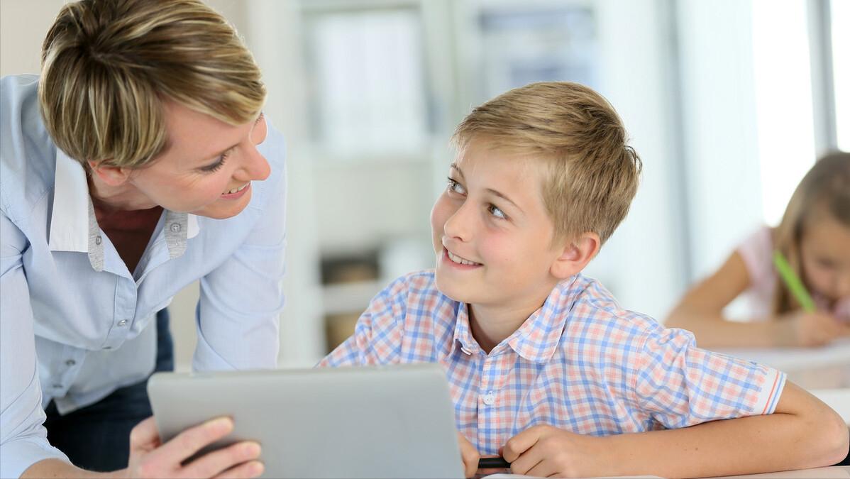 孩子上课总说话要怎么罚他有效,孩子上课乱说话被罚家长怎么交流