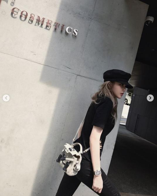 周扬青这样穿：5款时尚单品打造“酷甜系”女生，收服罗志祥