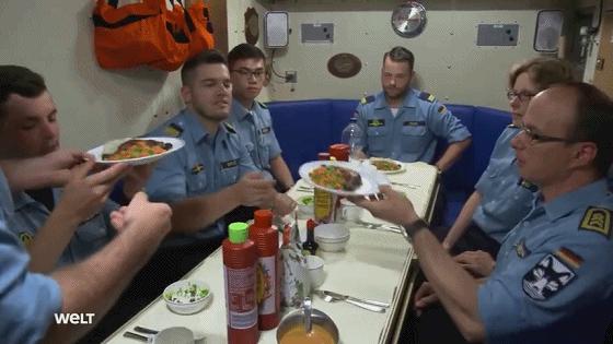 环境差工资待遇低,潜艇兵的真实待遇