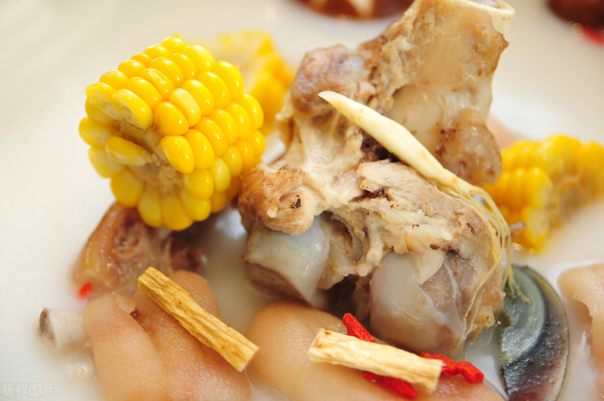 老年人双腿无力、脚底发软怎么回事？医生：一文说清，教你改变