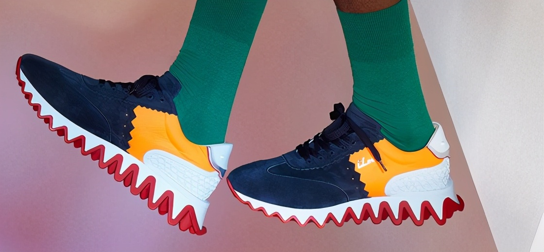 cl红底高跟鞋侧面镂空,cl红底高跟鞋上脚效果