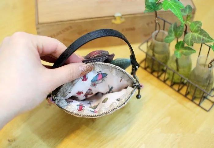 在家用几块小碎布，就能做个玫瑰零钱包，闺蜜看了都想要！附教程