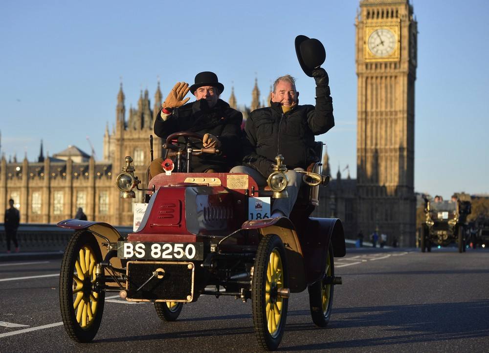 一台家用轿车能用多少万公里报废,一辆轿车正常可以开多少年
