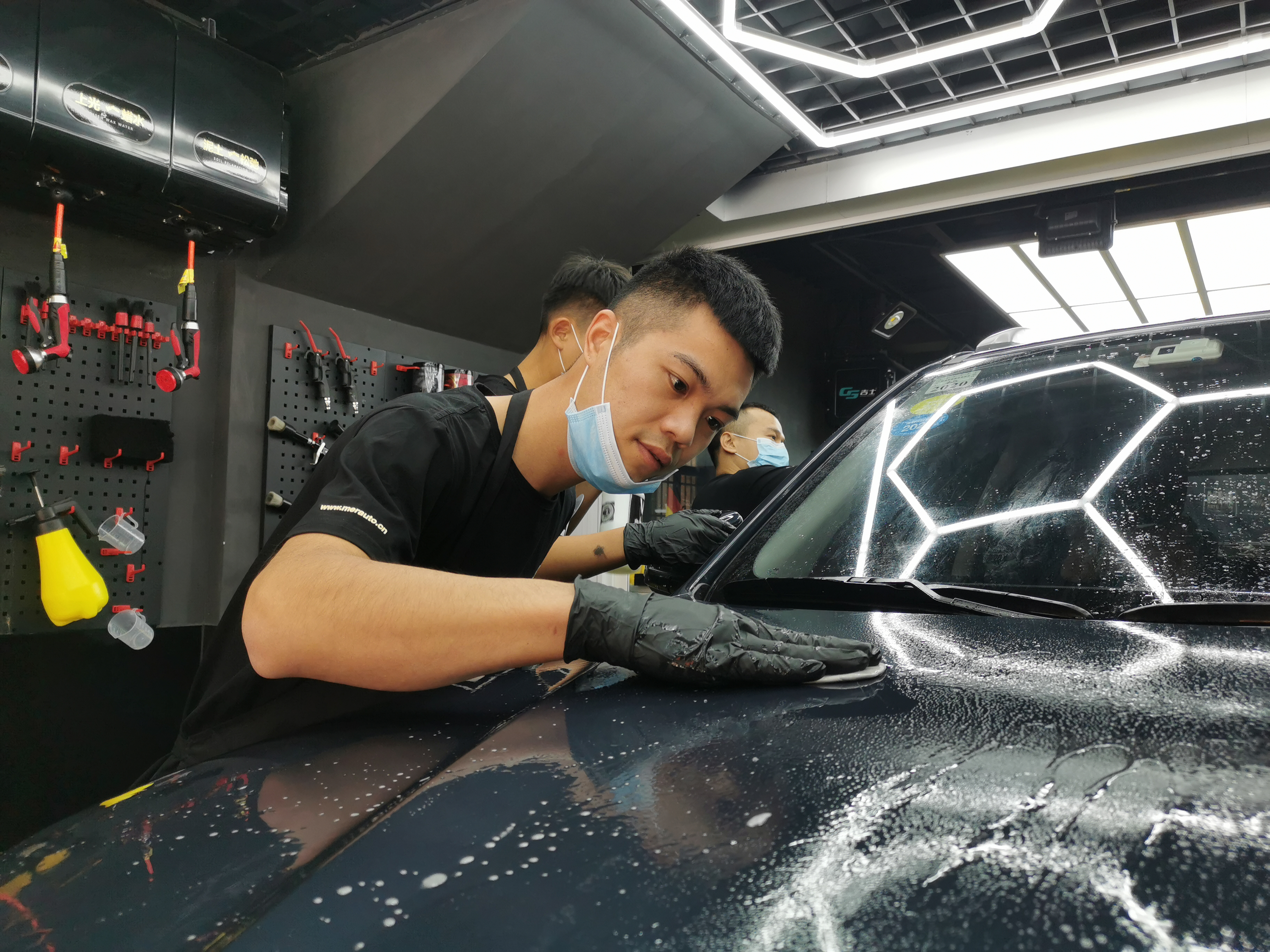 汽车漆面镀晶流程图解,超硬漆面镀晶和铂金漆面镀晶区别