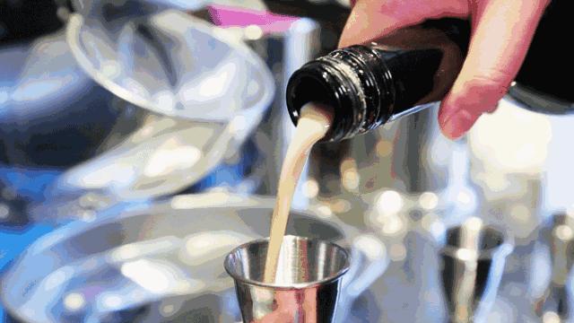 给我一杯苦咖啡回味无穷,给我一杯橙汁英语