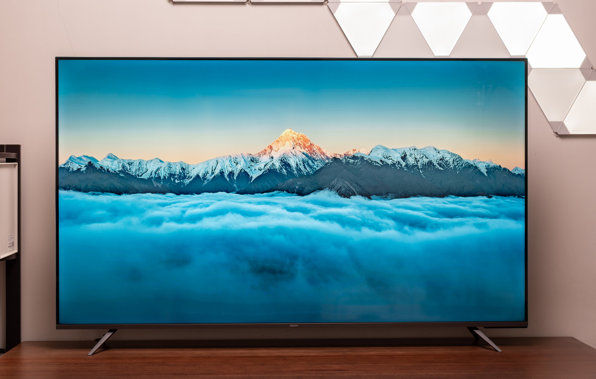 新电视装好之后要怎样才能开机,新电视到了怎么安装