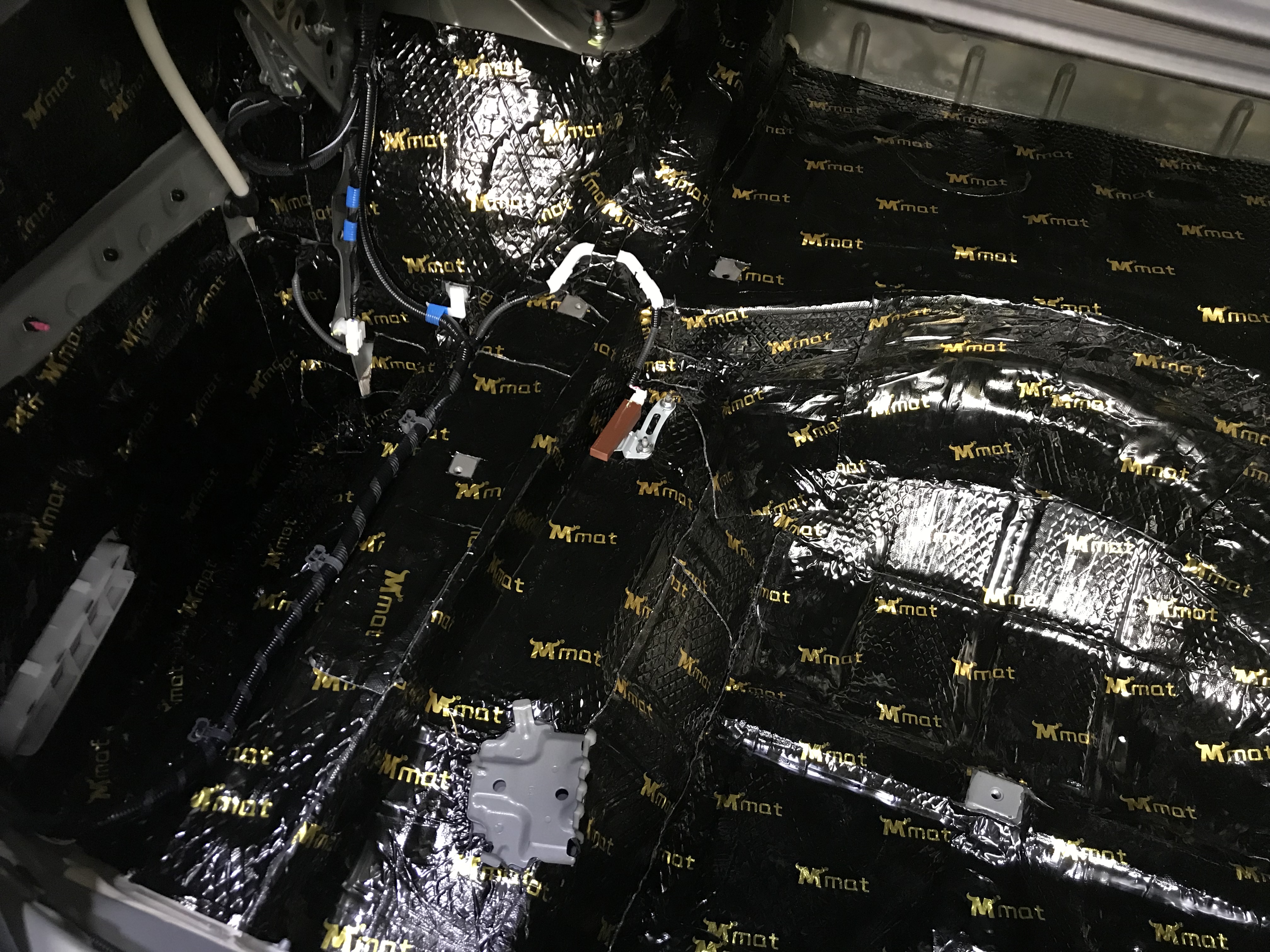 音皇丰田皇冠汽车音响改装桃木功放,视觉听觉双重享受