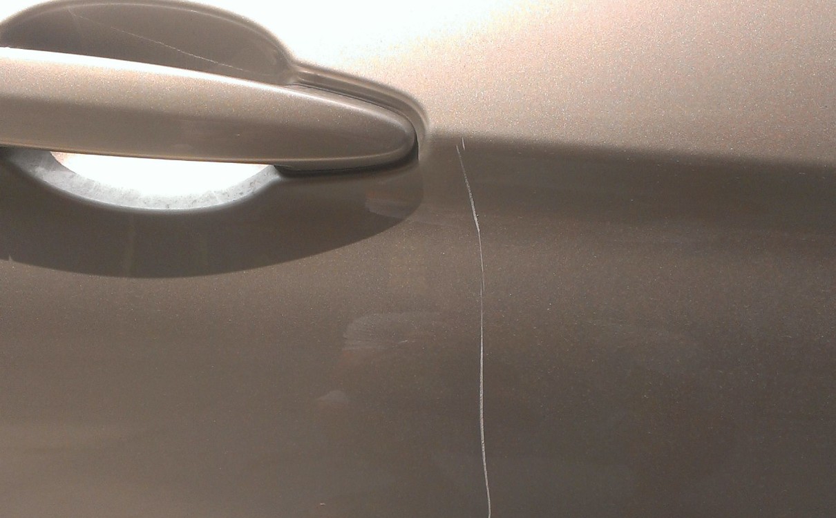 新车小剐蹭有必要做漆吗,新车自己发生剐蹭如何走保险