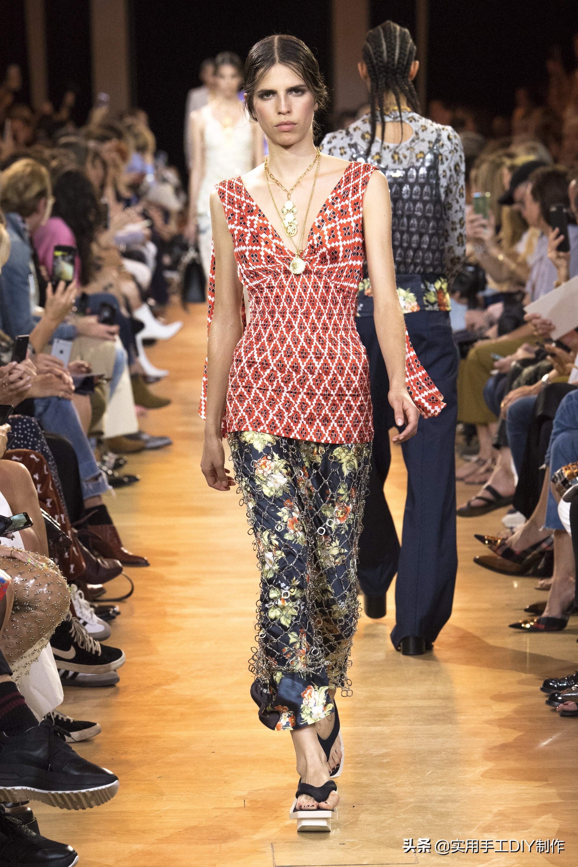 时装周pacorabanne系列2020,pacorabanne2021春夏系列金属长裙