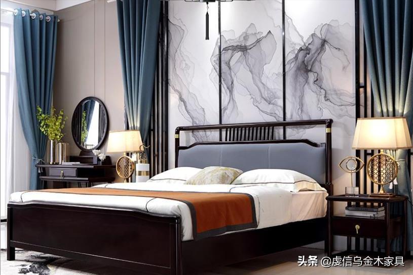 男子网上买床没按时到货,男子买沉香木床