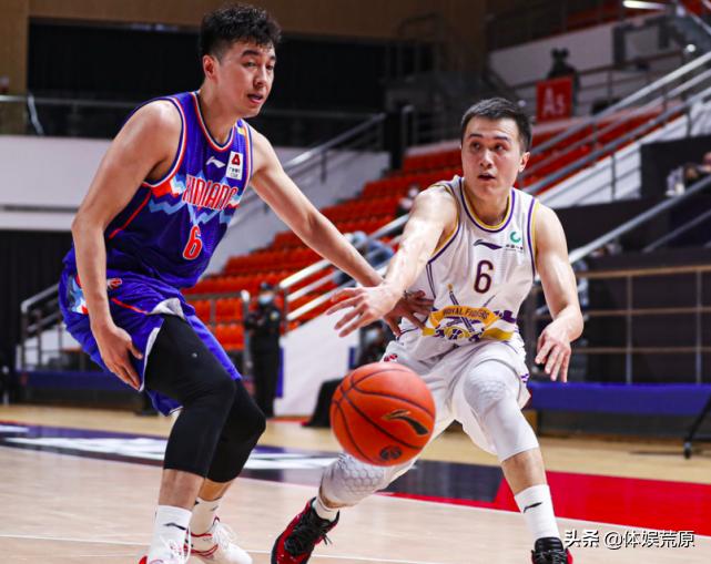 于德豪三分投进全场欢呼,于德豪底角三分球绝杀