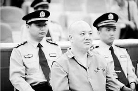 天才自学制毒,北美毒王重金求配方,被抓后挑衅民警:你玩不过我