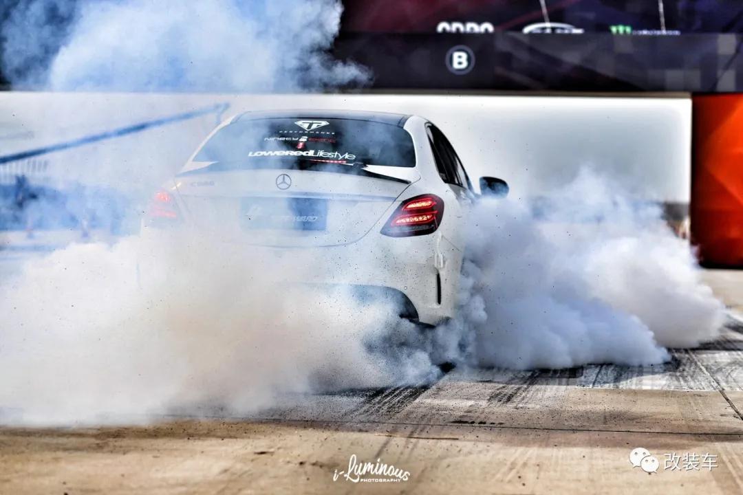 奔驰c63s四门声浪,奔驰c63暗夜特别版四门高燃视频