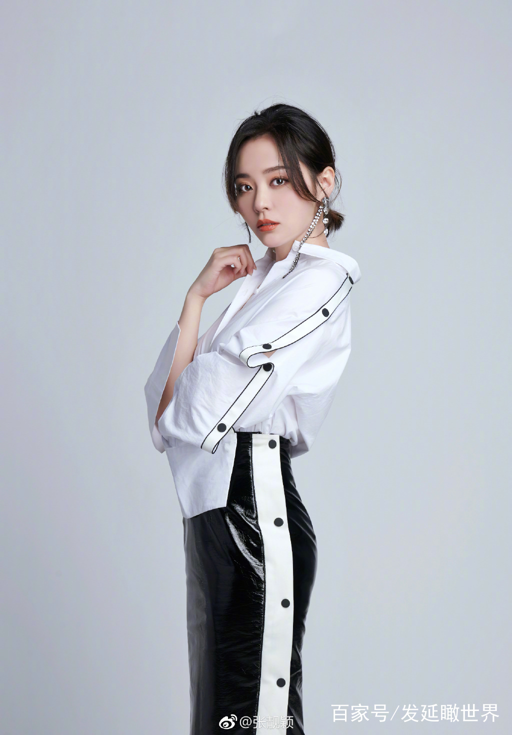 被誉为“海豚公主”，更让王思聪打call的她，却错爱了渣男15年……