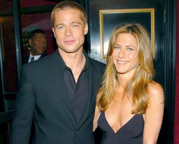 美国甜心魅力依旧！让皮特念念不忘的安妮斯顿当选最会赚钱女演员