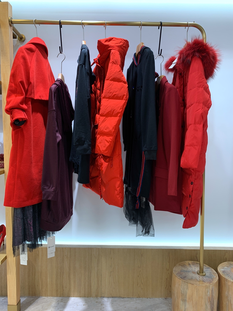 想入手女装直播带货怎么做,想做女装直播怎么做