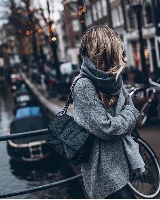 二手包包怎么选？背YSL包包的姑娘们都气质不凡