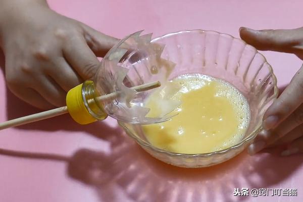 打蛋器根本不用花钱买,打蛋器不用买用塑料瓶做