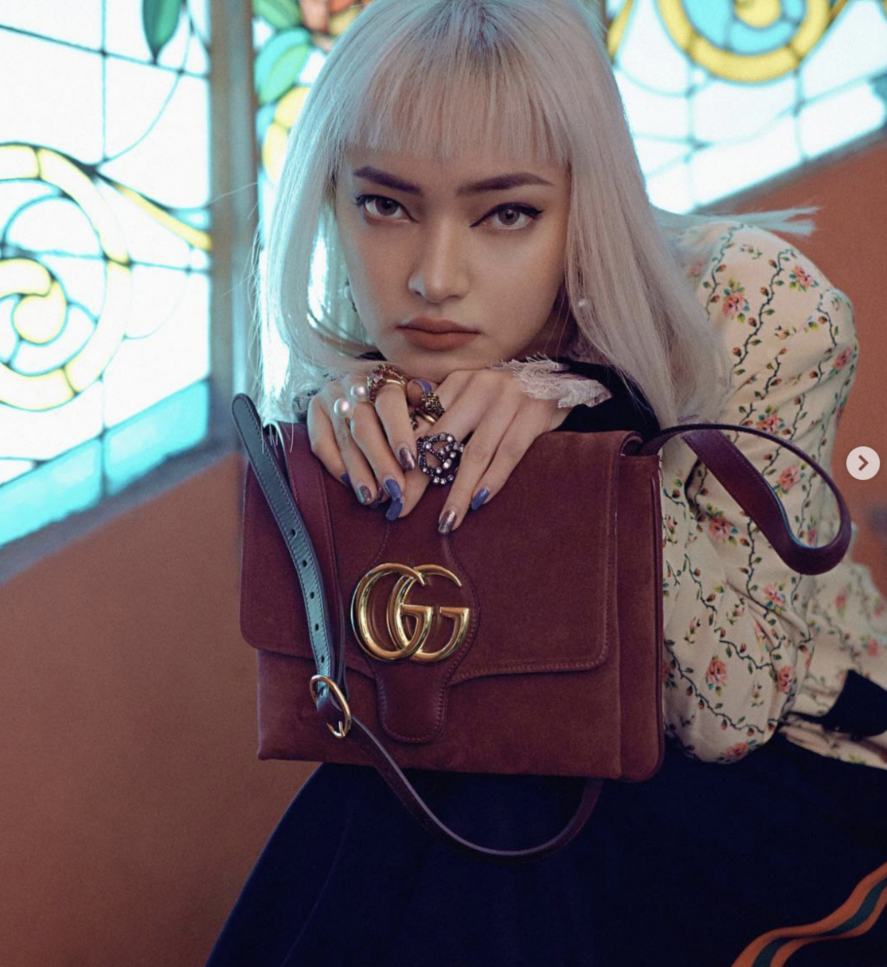 宋慧乔穿黑色v领,35岁宋慧乔穿搭