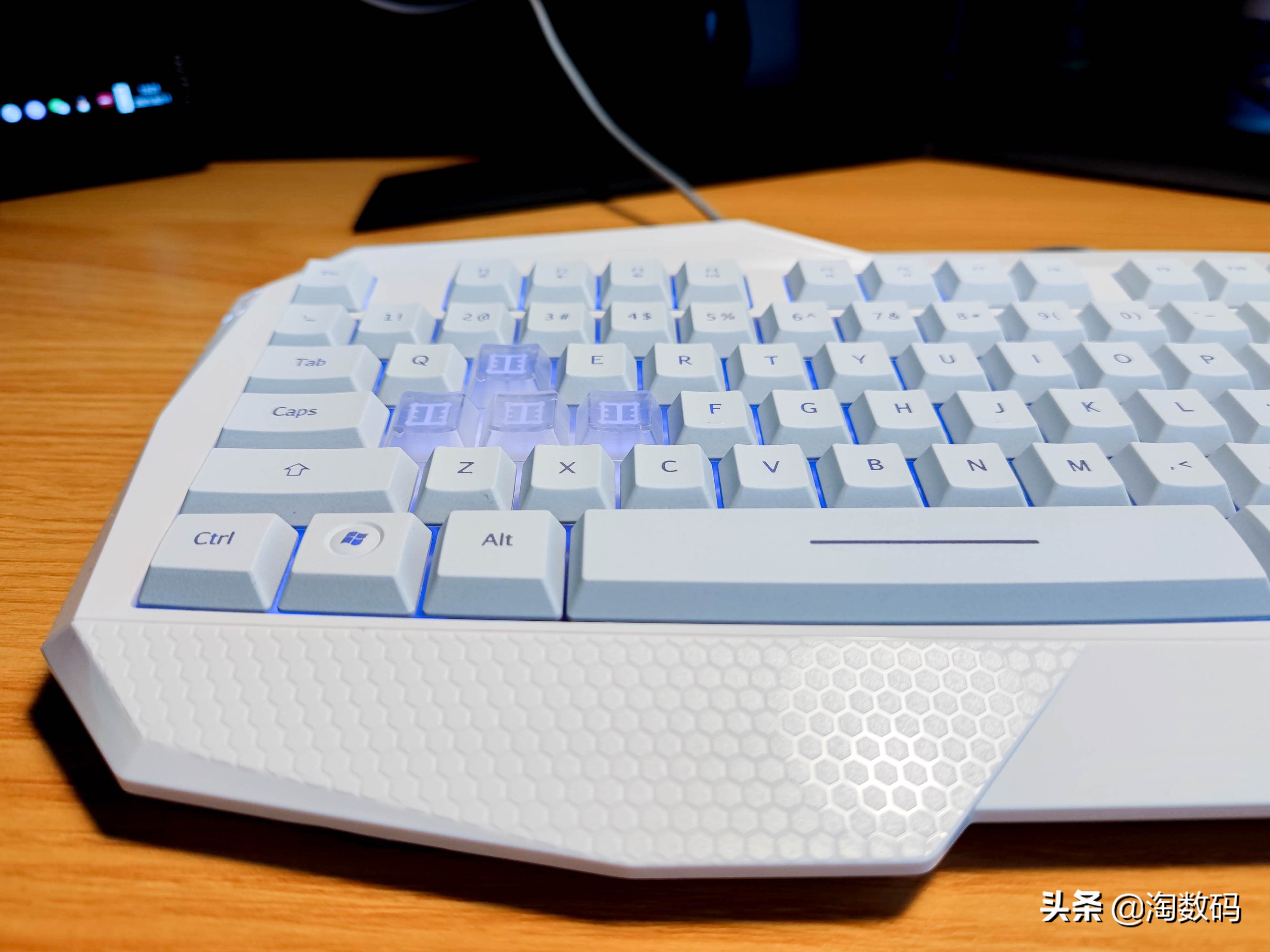 落魄侠客沦为白菜：￥69入手AULA狼蛛TGA大赛定制游戏键鼠套晒单