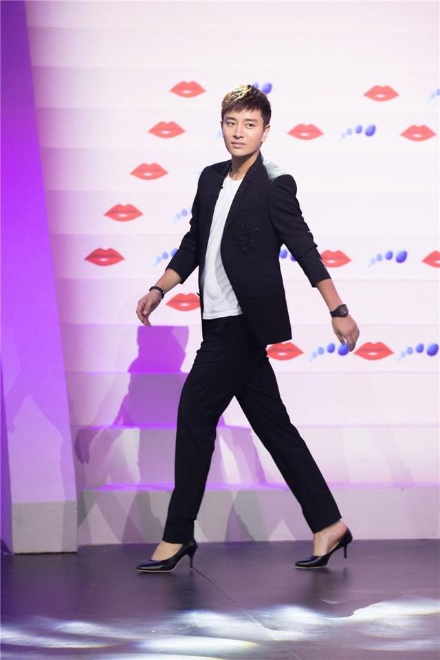 王俊凯穿高筒靴,王俊凯穿靴子