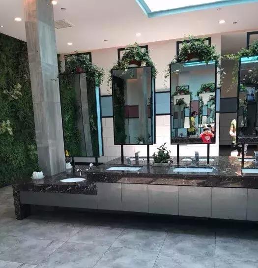 服务区为什么有女性专用停车位,服务区女性专用停车区